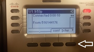 Krok 1 – naciśnięcie przycisku Transfer na telefonie IP Cisco